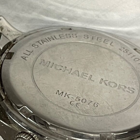 Michael Kors Runway Chronograph Quartz Silver Dial Ladies Watch M5076 - Picture 4 of 7